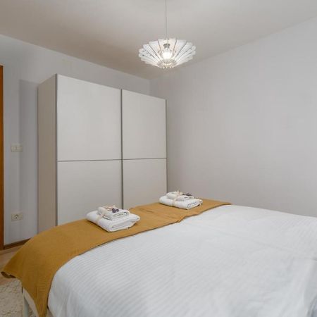 Apartments Agata Новиград Екстериор снимка