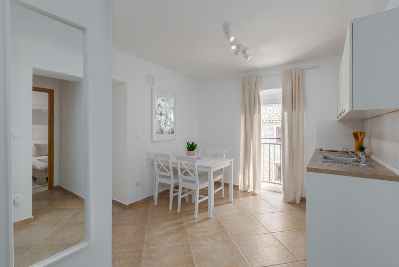 Apartments Agata Новиград Екстериор снимка