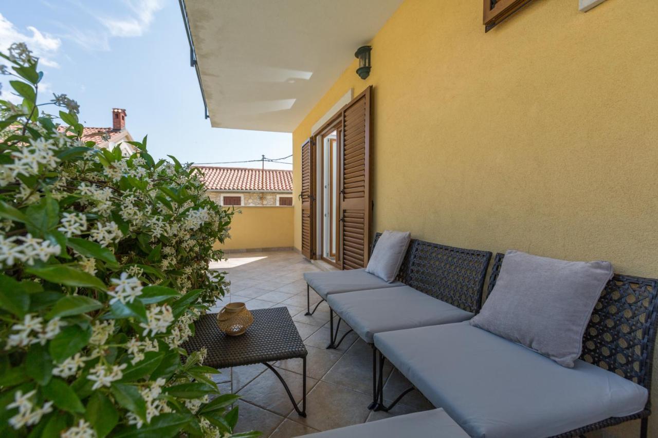 Apartments Agata Новиград Екстериор снимка